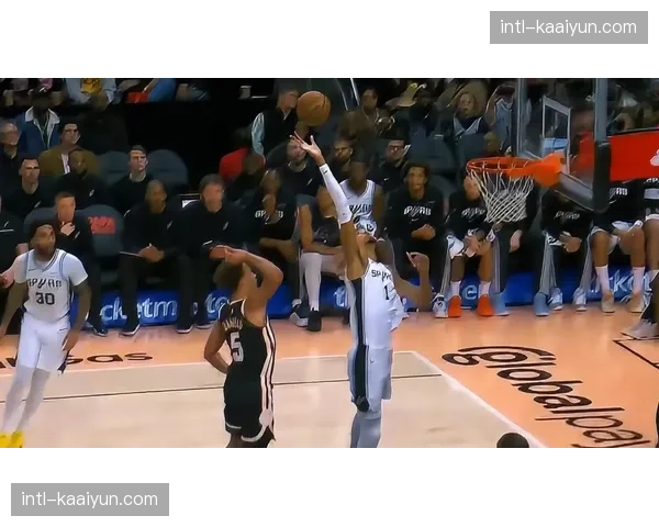 文班亚马助马刺59胜19负 球队战绩从鱼腩跃居西部第二