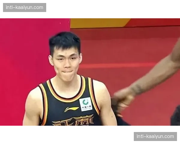 贾尔斯场均19.4分9.3篮板 江苏大前锋内线统治力强